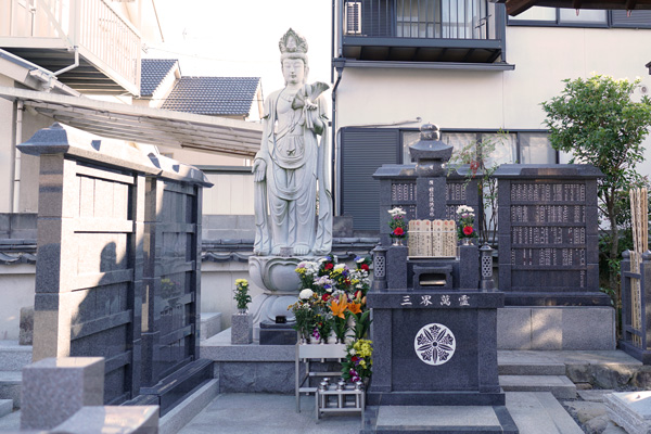 永代供養納骨塔全景